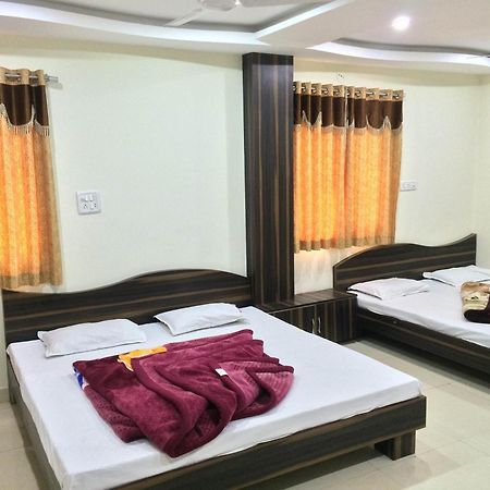 Hotel Vrandavan Palace Near Mahakal Temple Ujjain Buitenkant foto