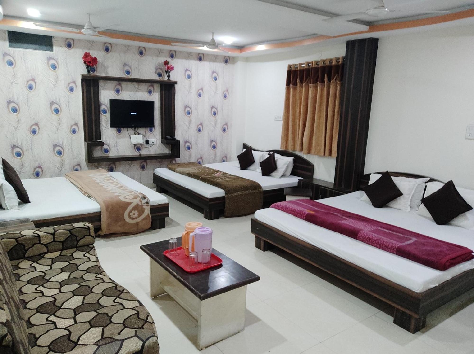 Hotel Vrandavan Palace Near Mahakal Temple Ujjain Buitenkant foto