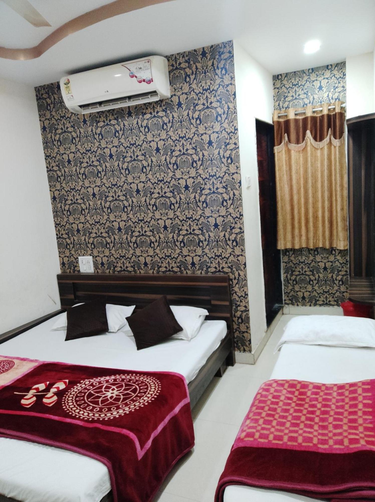 Hotel Vrandavan Palace Near Mahakal Temple Ujjain Buitenkant foto