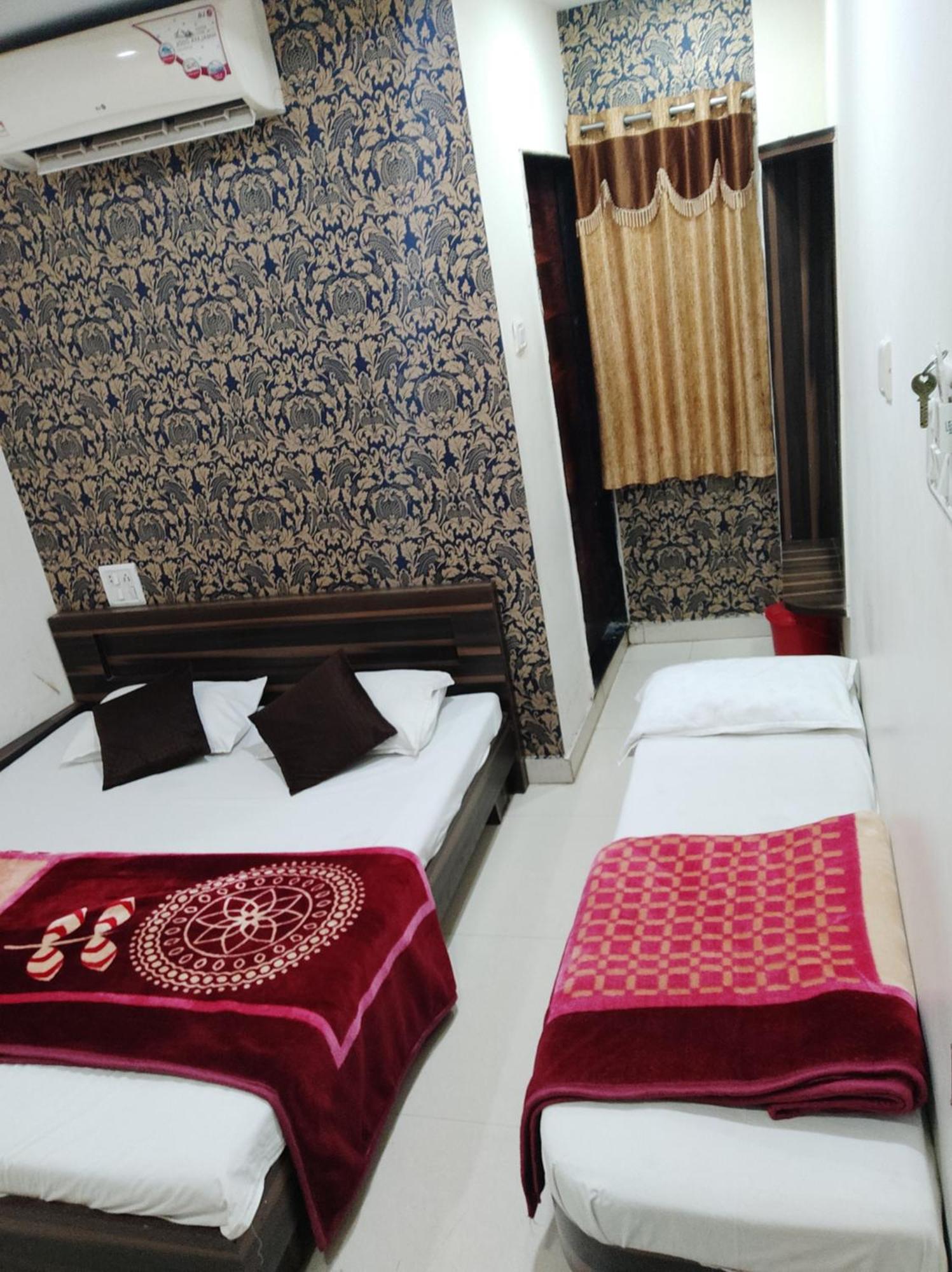 Hotel Vrandavan Palace Near Mahakal Temple Ujjain Buitenkant foto