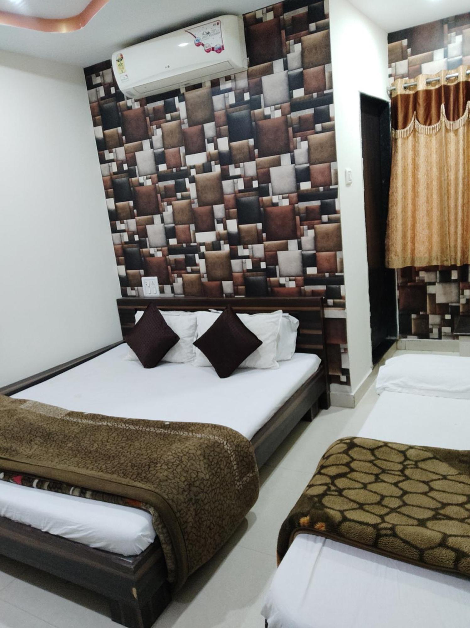 Hotel Vrandavan Palace Near Mahakal Temple Ujjain Buitenkant foto