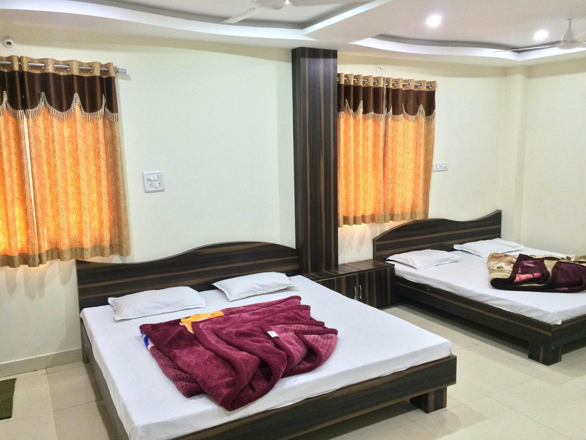 Hotel Vrandavan Palace Near Mahakal Temple Ujjain Buitenkant foto