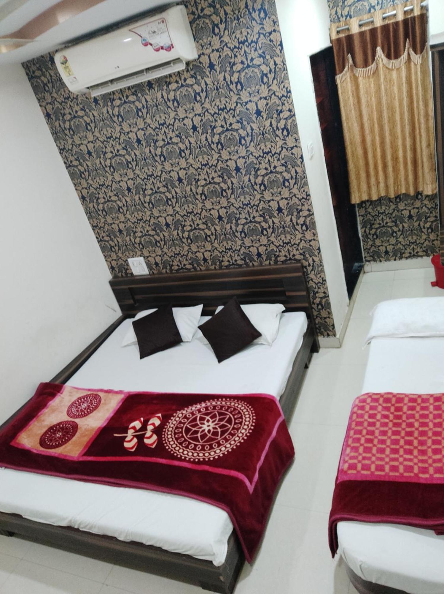 Hotel Vrandavan Palace Near Mahakal Temple Ujjain Buitenkant foto