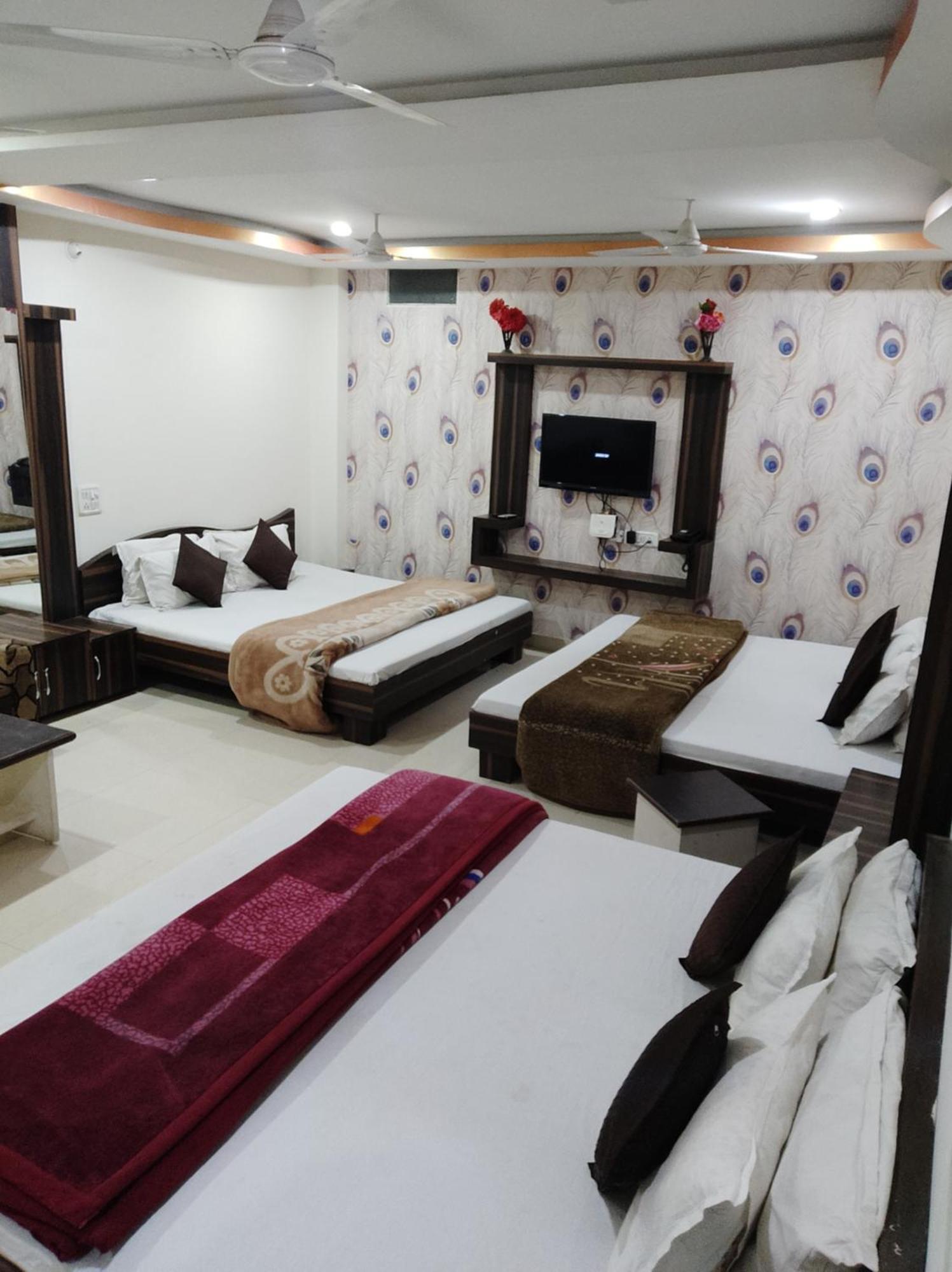 Hotel Vrandavan Palace Near Mahakal Temple Ujjain Buitenkant foto
