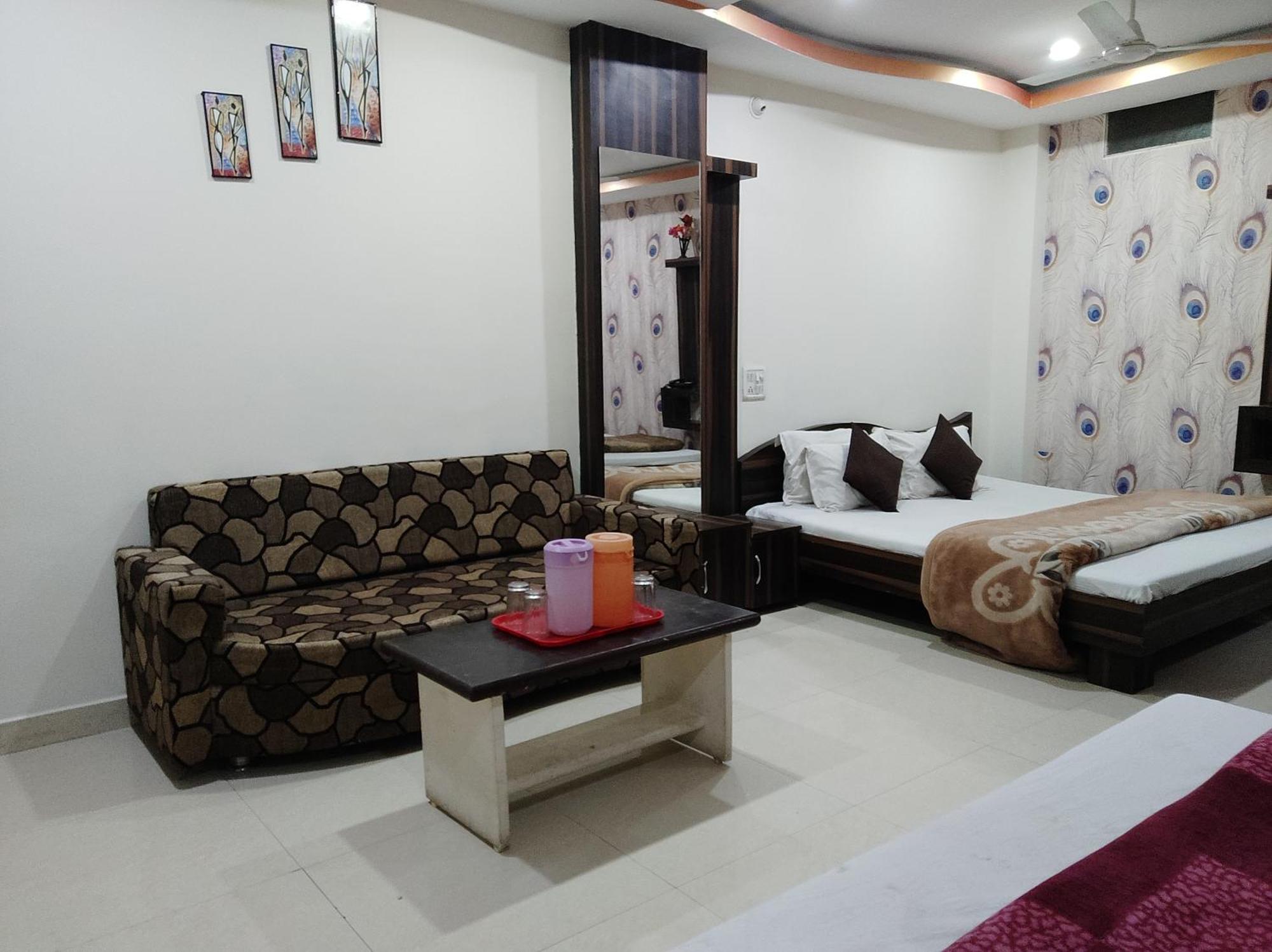 Hotel Vrandavan Palace Near Mahakal Temple Ujjain Buitenkant foto