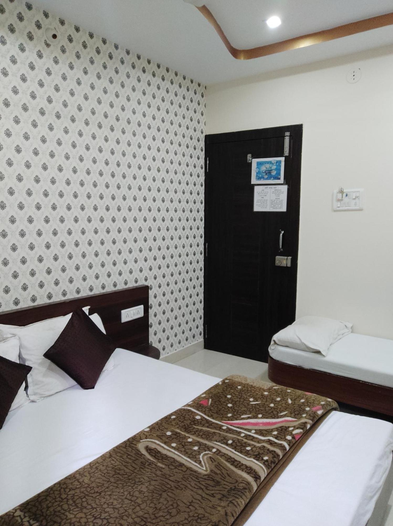 Hotel Vrandavan Palace Near Mahakal Temple Ujjain Buitenkant foto